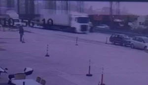 Minibüs Yayaya Çarptı: 79 Yaşındaki Adam Ağır Yaralandı