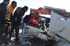 Muğla’da Kaza: Kadın Yolcu İtfaiye Tarafından Kurtarıldı