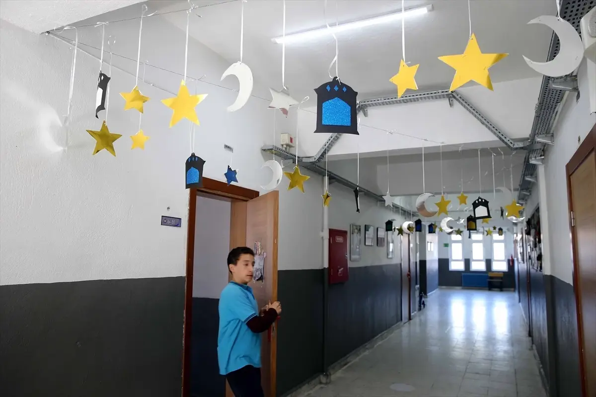 Muğla’da okullar ramazan için süslendi