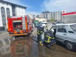 Niksar’da Park Halindeki Araçta Yangın