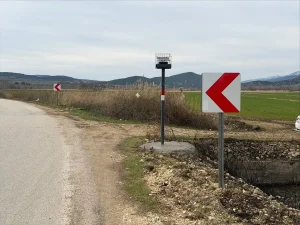 Niksar’da Trafik Güvenliği İçin Uyarı Lambası