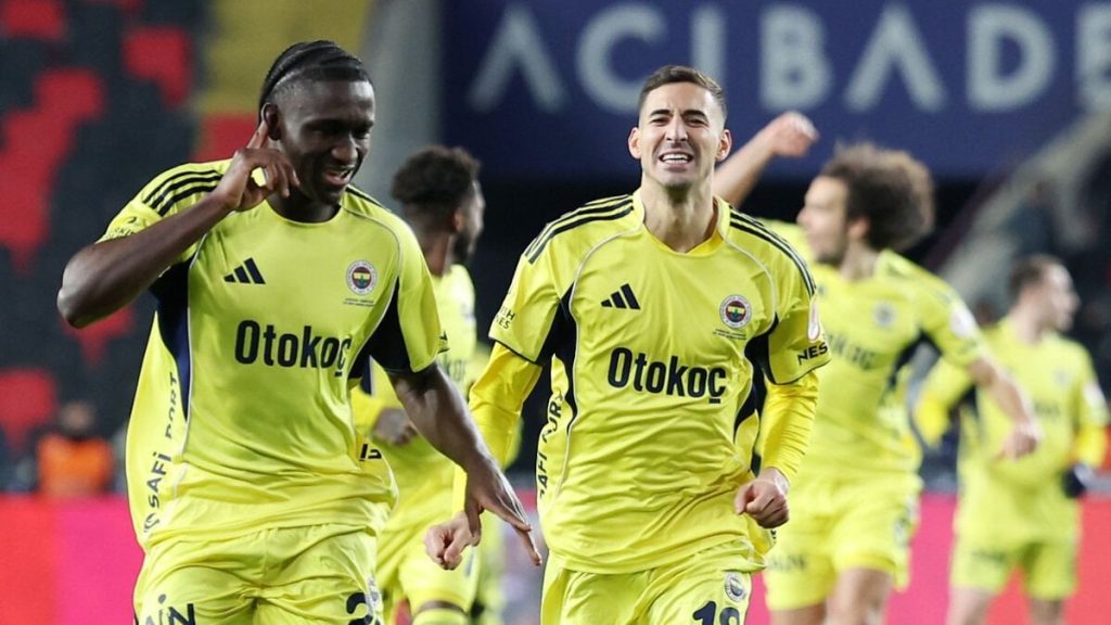 Nisan ayında 5 zorlu maç! Fenerbahçe’nin kritik fikstürü