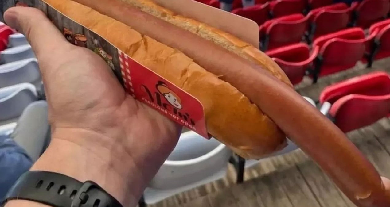 Nottingham Forest stadındaki sosislinin fiyatı sosyal medyada gündem oldu