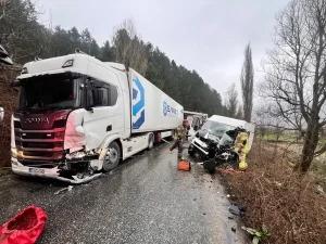 Ödemiş’te Tırla Minibüs Çarpıştı