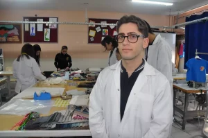 Öğrenciler Atık Kumaştan Seccade Dikiyor