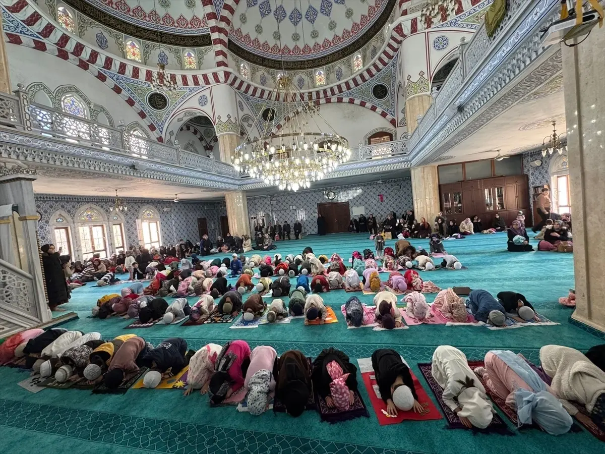 Öğrenciler Camiyi Ziyaret Etti