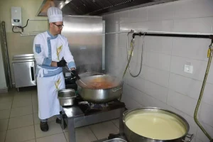 Öğrencilerden Tarım İşçilerine İftar Yardımı