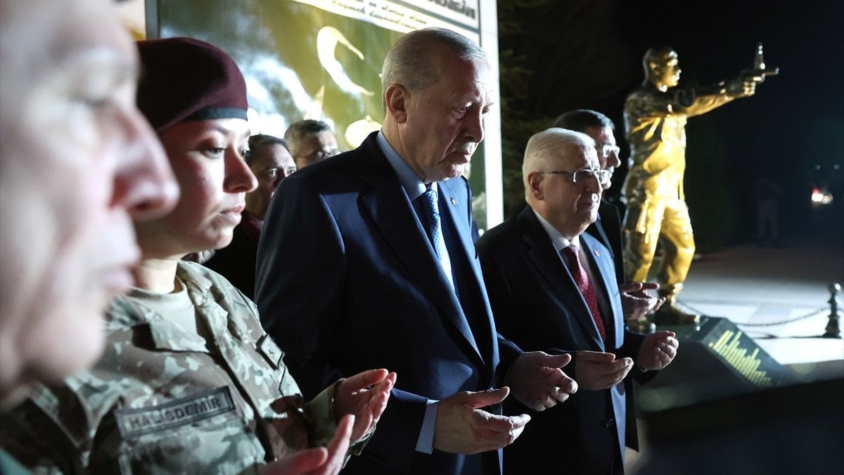 Ömer Halisdemir’in kızı babasının izinde: Elif Nur Halisdemir ‘bordo bereli’ oldu