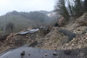 Ordu’da Toprak Kayması: Yol Kapatıldı