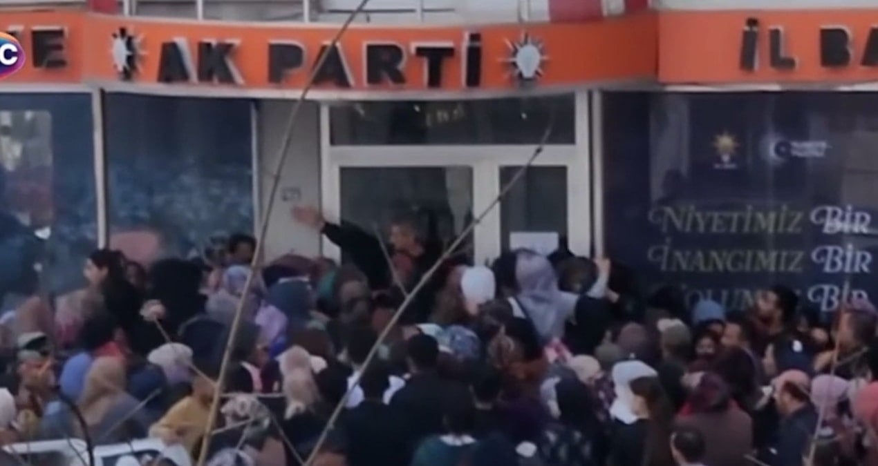 Osmaniye’de tartışma yaratan kalabalık: ‘Bayram harçlığı’ için birbirlerini ezdiler