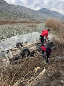 Otomobil Göle Düştü, Sürücü Hayatını Kaybetti