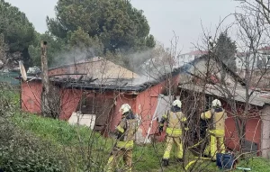 Pendik’te Gecekonduda Yangın