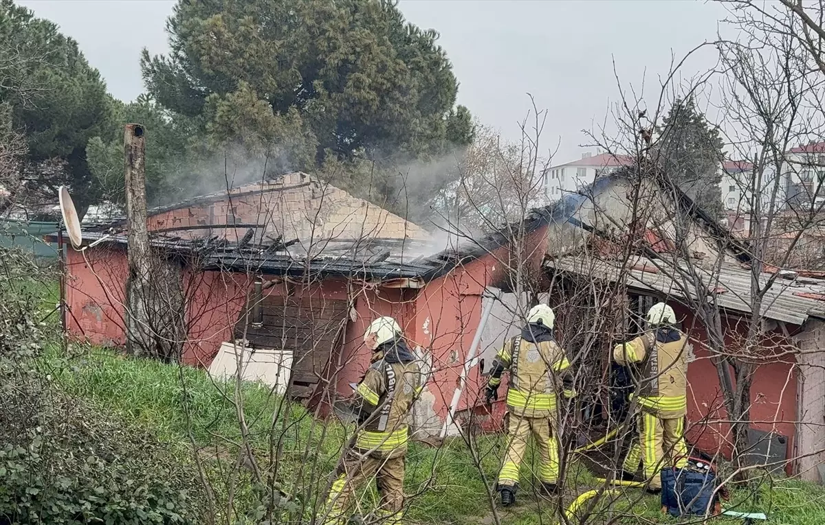 Pendik’te Gecekonduda Yangın