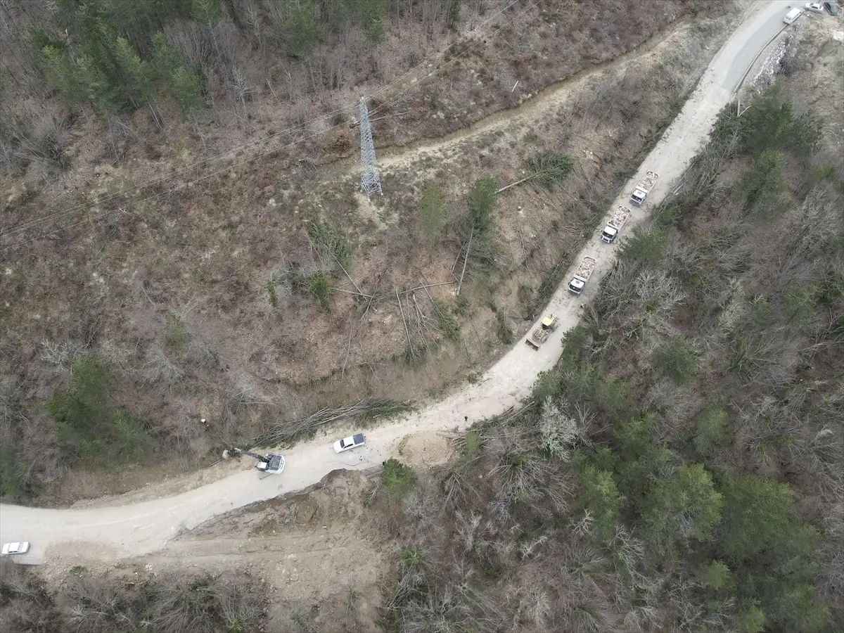 Pınarbaşı’nda Heyelan Sonrası Yol Yenilendi