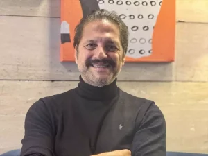 Ragıp Savaş’tan Tarık Akan’a Saygı