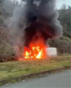 Rize’de Seyir Halindeki TIR Yangın Çıkardı