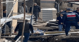 Sağlık ocağı inşaatında 3’üncü kattan düşen işçi ağır yaralandı