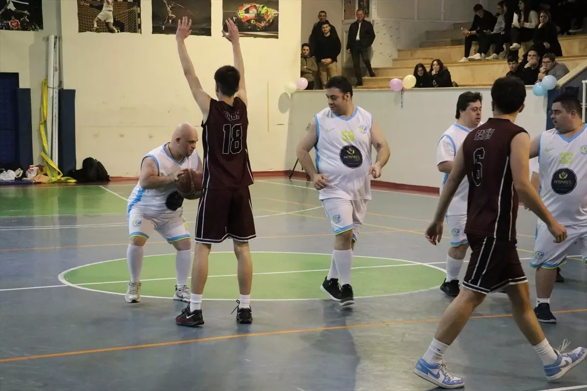 Sağlıklı Besleniyorum Programı’nda Dostluk Maçı