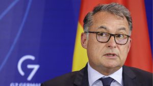 Şahin Alman’dan dolar yorumu: Şüpheler artıyor