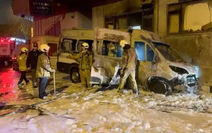 Sarıyer’de okul servisi alev alev yandı