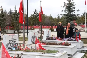 Şehit Ailelerinden Bayram Ziyareti