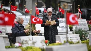 Şehit ailelerinden bayram ziyareti