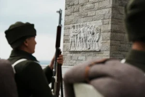 Şehitler Abidesi’nde Çanakkale Deniz Zaferi’nin 111. yıl dönümü dolayısıyla tören düzenlendi