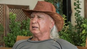 Şener Üşümezsoy’dan çıplak kar pozları: “Üşümüyorum”