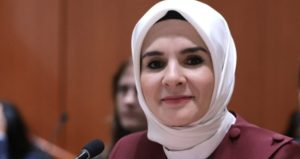 Seyyah bakanın 4 ayı dışarıda geçti