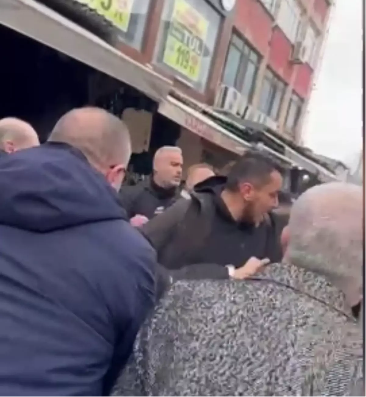 Seyyar Satıcı ile Zabıta Arasında Kavga: 2 Yaralı