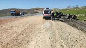 Şırnak’ta Kamyon Devrildi, Sürücü Yaralandı