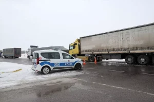 Sivas-Malatya Yolunda Kar Engeli