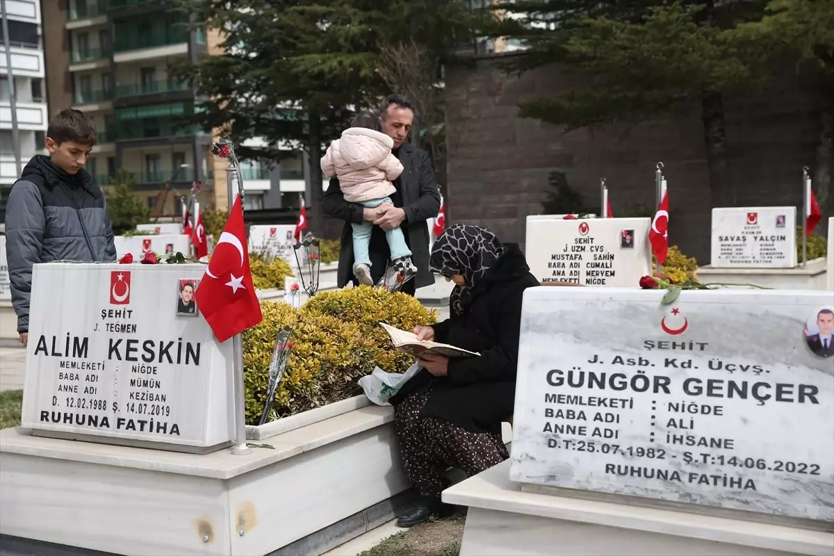 Sivas ve Niğde’de Ramazan Bayramı arifesinde şehitlikler ziyaret edildi