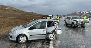 Sivas’ta 3 aracın karıştığı zincirleme dehşet can aldı