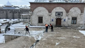 Sivas’ta Kar Yağışı Cadde ve Sokakları Beyaza Bürüdü