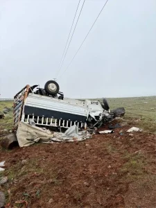 Siverek’te Kamyonet Devrildi: 2 Yaralı