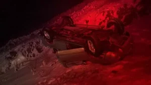 Siverek’te Otomobil Şarampole Devrildi