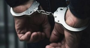 Şizofreni hastası, anne ve anneannesini rehin aldı!