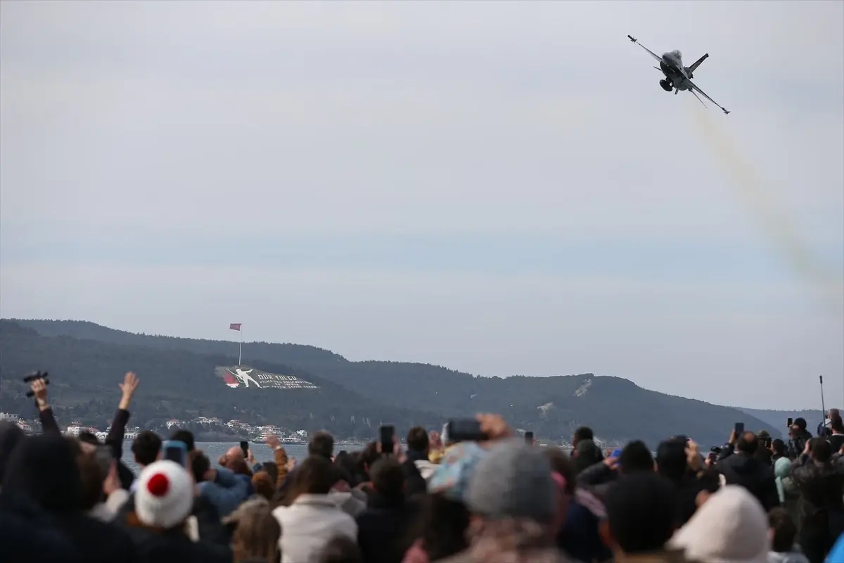SOLOTÜRK Çanakkale’de gösteri uçuşu yaptı