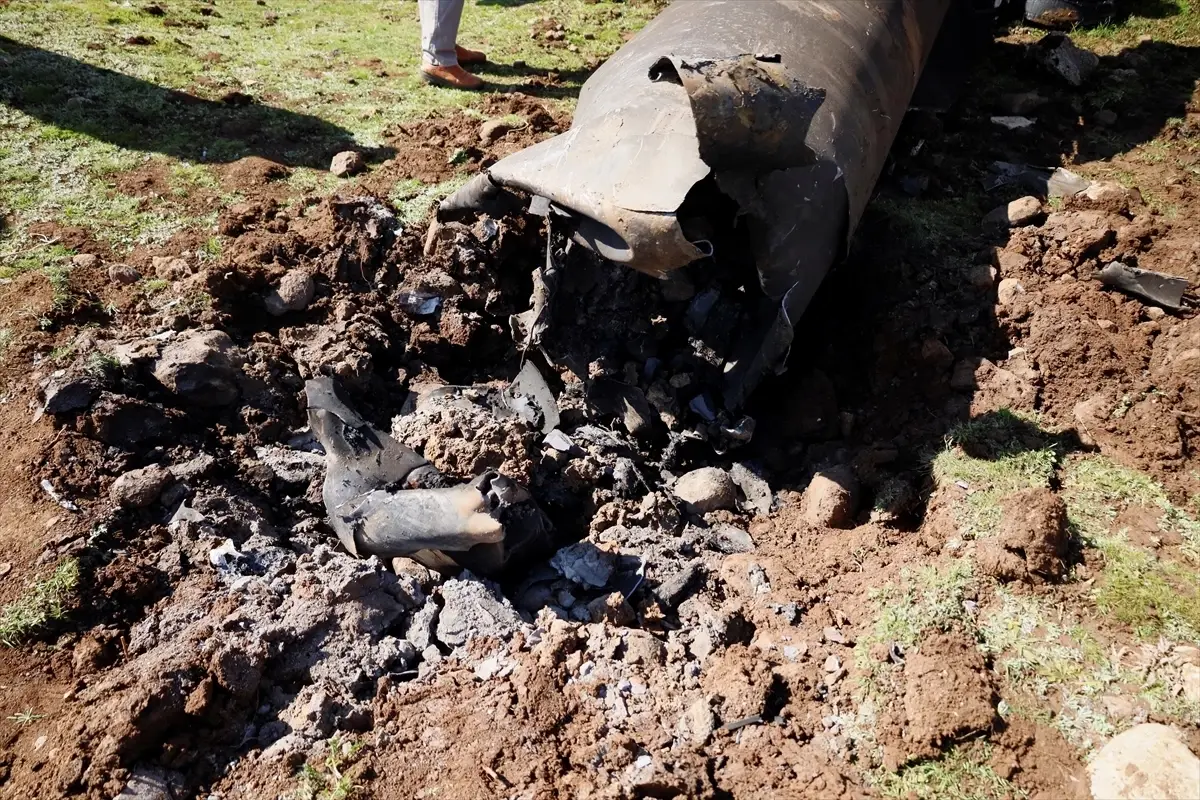 Suriye’de Füze Kalıntıları Düştü