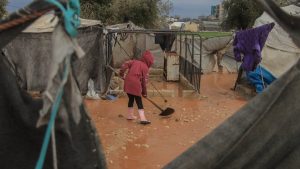 Suriye’de sığınmacı kamplarını su bastı