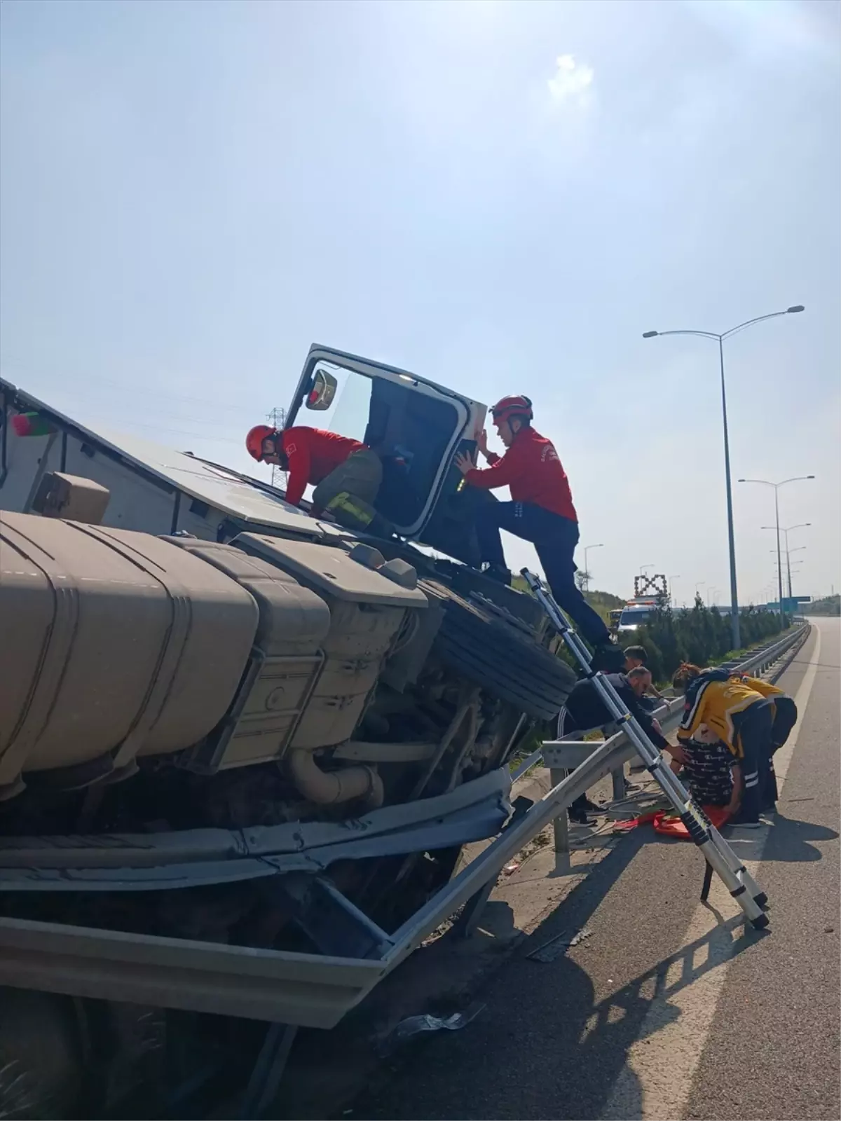 Susurluk’ta Tır Devrildi: Bir Yaralı