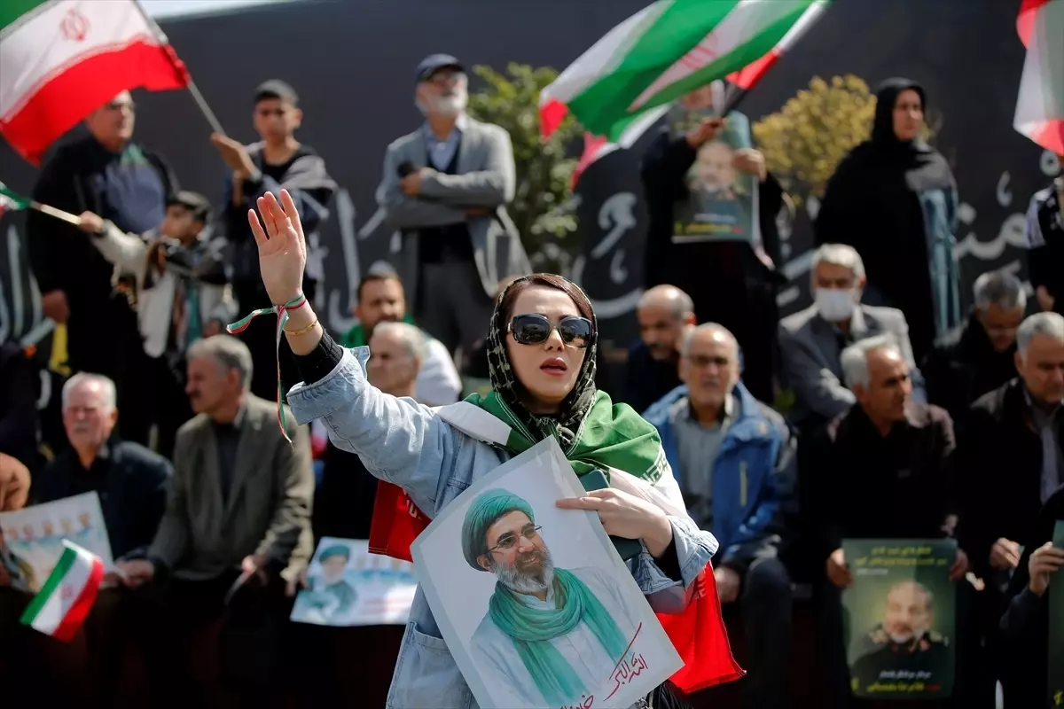 Tahran’da Cenaze Töreni: Laricani ve Askerler Anıldı
