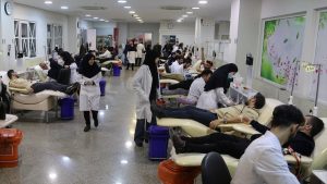 Tahran’da kan vermek isteyenler yoğunluk oluşturdu