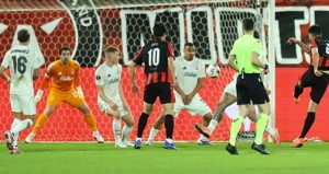 Tarihin en kötü penaltılarını atıp çeyrek finali kaçırdılar