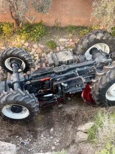 Tarsus’ta Traktör Devrildi: Sürücü Hayatını Kaybetti