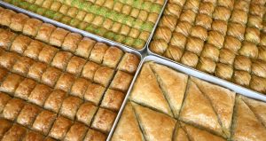 Tatlıcılar bayram siparişlerini yetiştirmeye çalışıyor