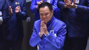 Tayland’da bir ilk: Charnvirakul yeniden başbakan