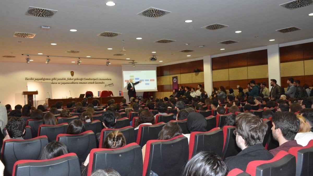 TCMB Başkan Yardımcısı Akçay: Enflasyonla mücadelede kritik bir süreçten geçiyoruz