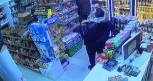 Tekel bayinde korkunç cinayet: 19 yaşındaki müşterisinin boynuna sarılıp tetiği çekti